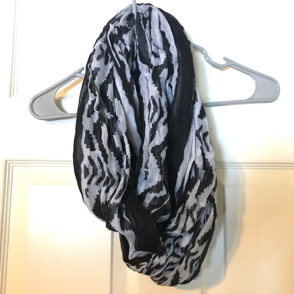 Charlotte Russe black and white scarf